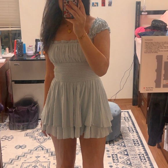 UO ROSIE SMOCKED TIERED CAPPED SLEEVE RUFFLE ROMPER - Picture 5 of 6